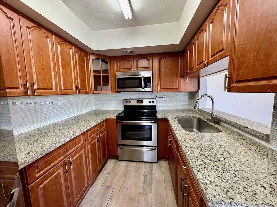 Activo con contrato: $225,000 (2 camas, 2 baños, 1132 Pies cuadrados)