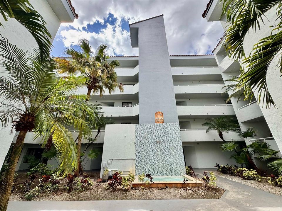 Activo con contrato: $225,000 (2 camas, 2 baños, 1132 Pies cuadrados)