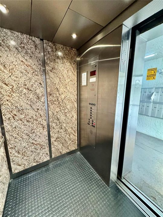 Activo con contrato: $225,000 (2 camas, 2 baños, 1132 Pies cuadrados)