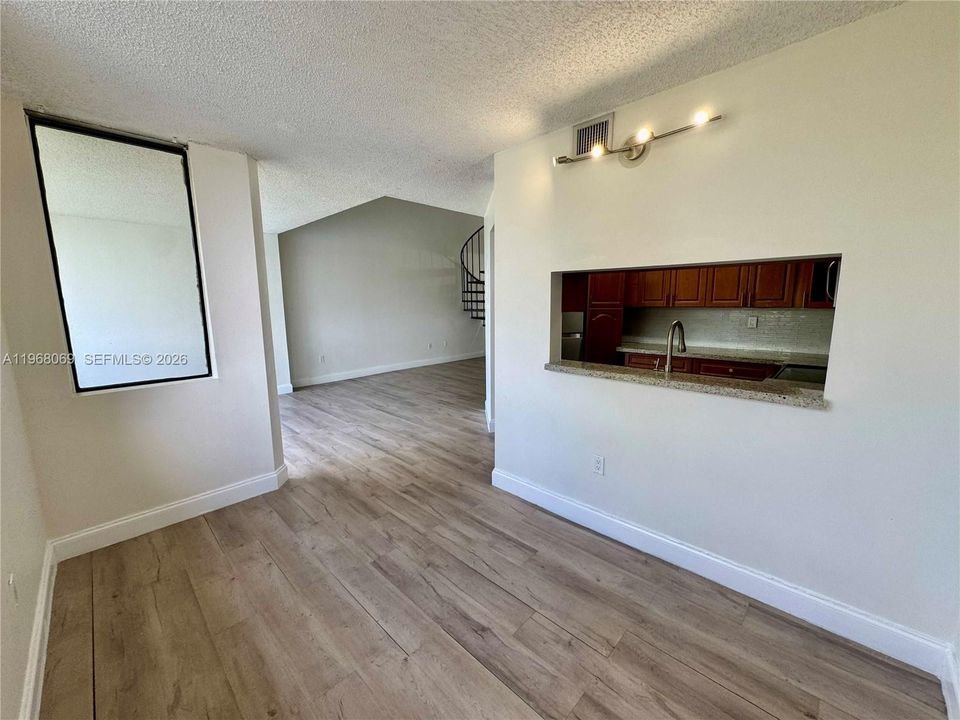 Activo con contrato: $225,000 (2 camas, 2 baños, 1132 Pies cuadrados)