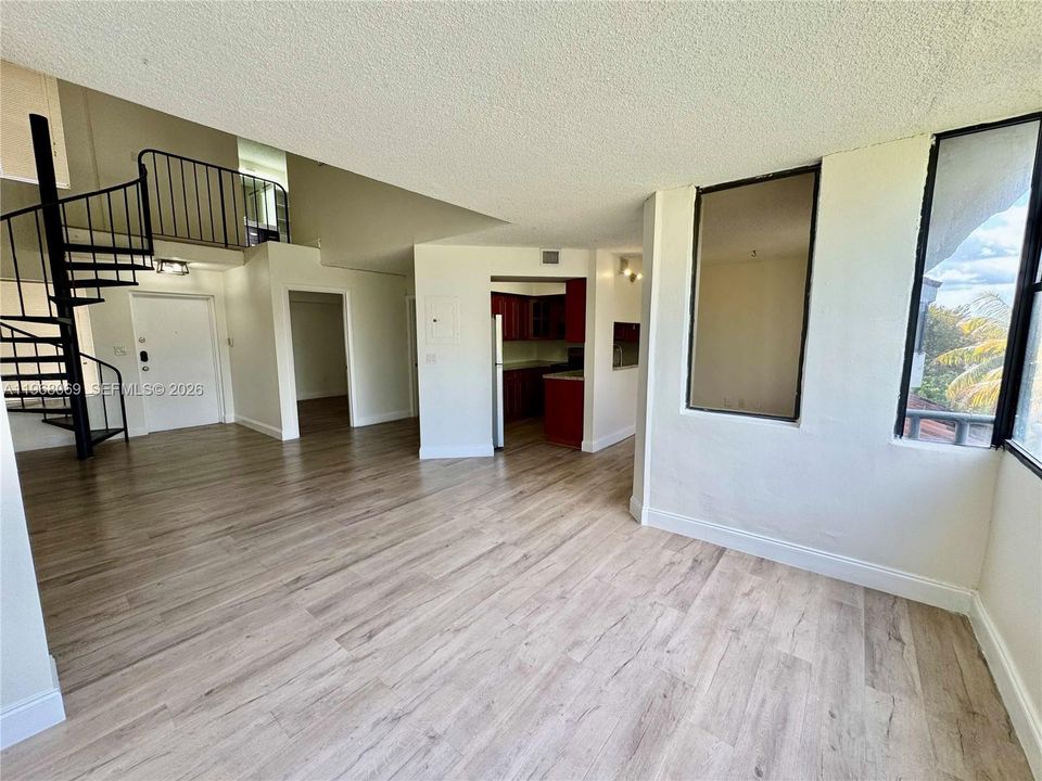 Activo con contrato: $225,000 (2 camas, 2 baños, 1132 Pies cuadrados)