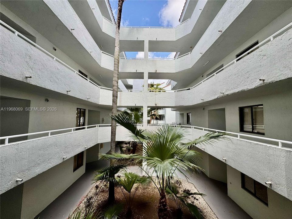 Activo con contrato: $225,000 (2 camas, 2 baños, 1132 Pies cuadrados)
