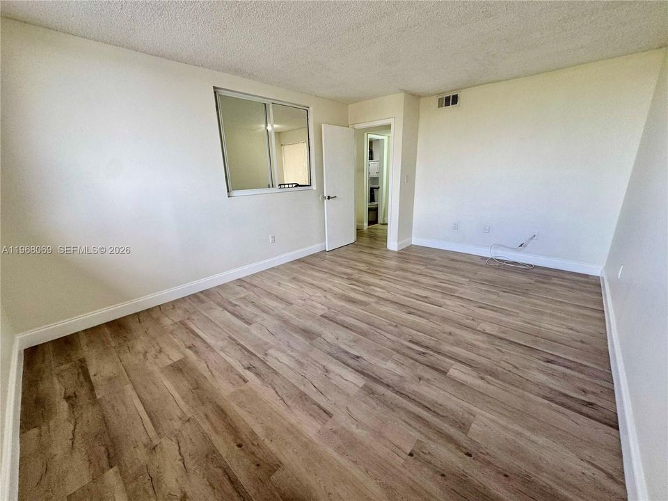 Activo con contrato: $225,000 (2 camas, 2 baños, 1132 Pies cuadrados)