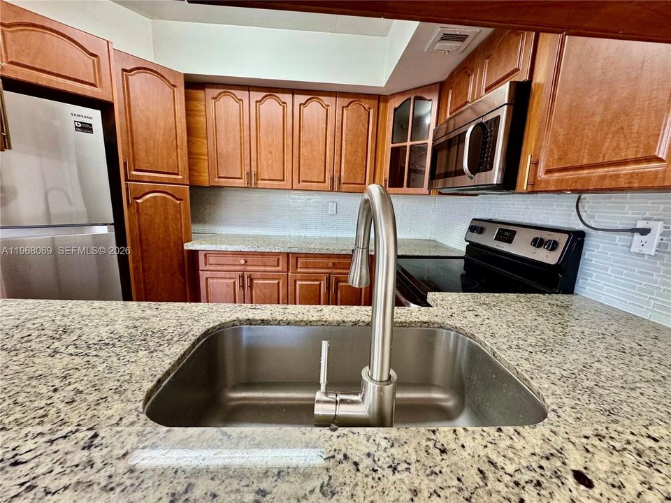 Activo con contrato: $225,000 (2 camas, 2 baños, 1132 Pies cuadrados)