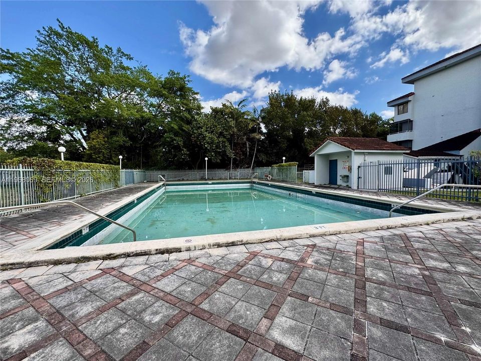 Activo con contrato: $225,000 (2 camas, 2 baños, 1132 Pies cuadrados)