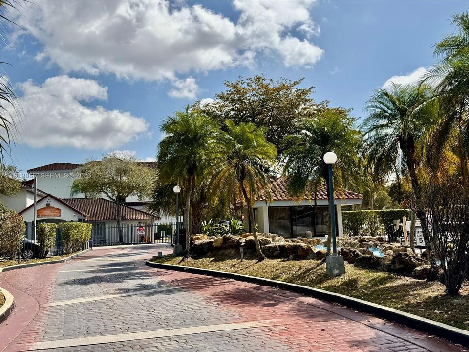 Activo con contrato: $225,000 (2 camas, 2 baños, 1132 Pies cuadrados)