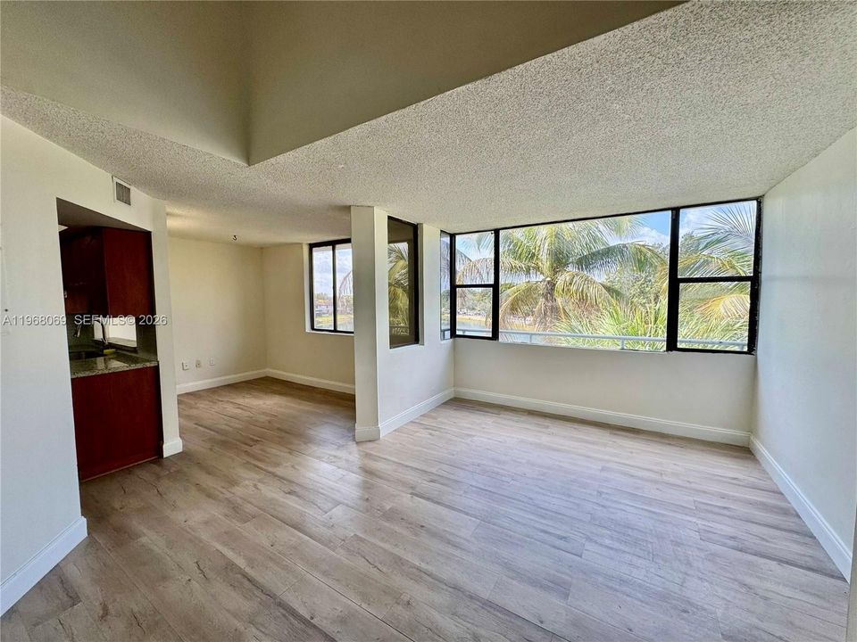 Activo con contrato: $225,000 (2 camas, 2 baños, 1132 Pies cuadrados)