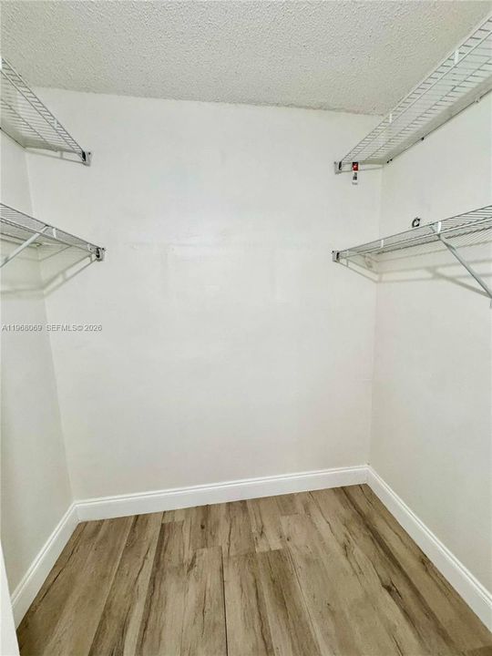 Activo con contrato: $225,000 (2 camas, 2 baños, 1132 Pies cuadrados)