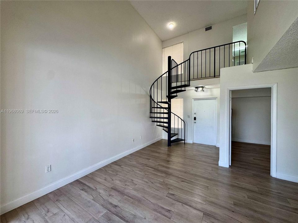 Activo con contrato: $225,000 (2 camas, 2 baños, 1132 Pies cuadrados)