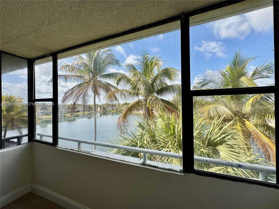 Activo con contrato: $225,000 (2 camas, 2 baños, 1132 Pies cuadrados)