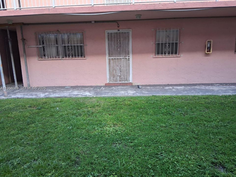 For Sale: $160,000 (2 beds, 2 baths, 800 Square Feet)