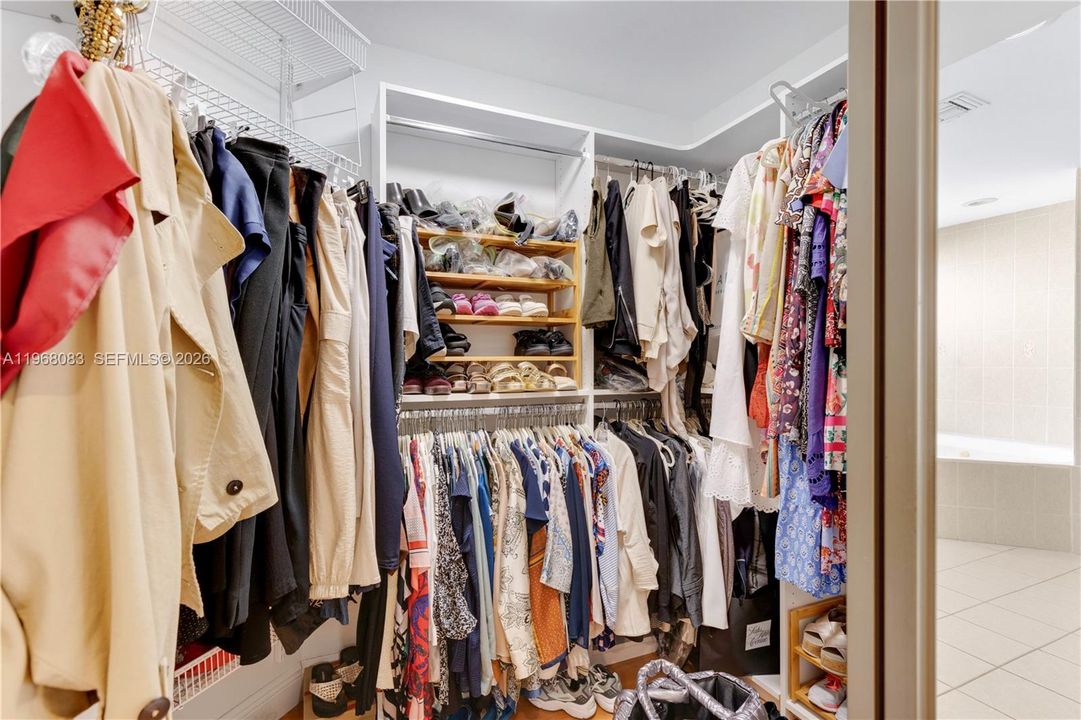 En Renta: $8,200 (3 camas, 2 baños, 2715 Pies cuadrados)
