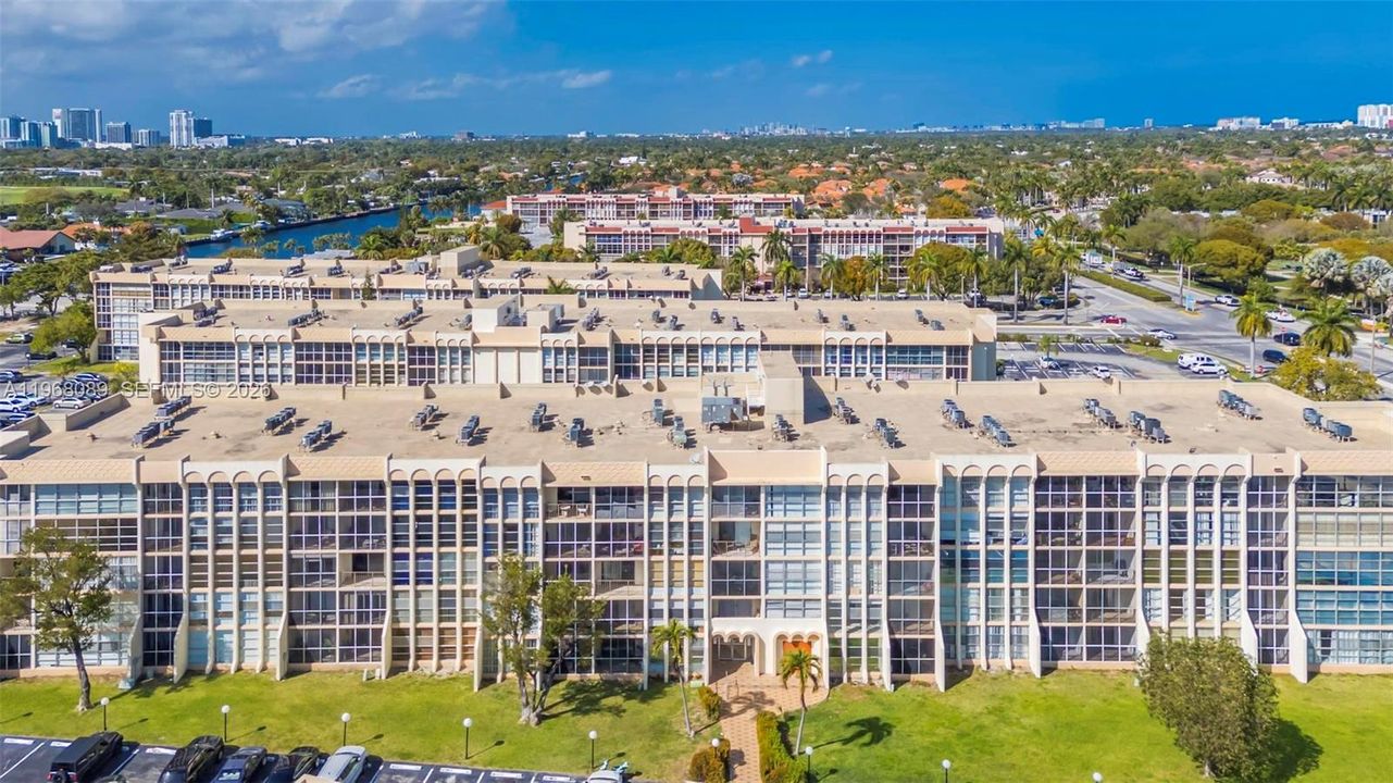 На продажу: $160,000 (2 спален, 1 ванн, 924 Квадратных фут)