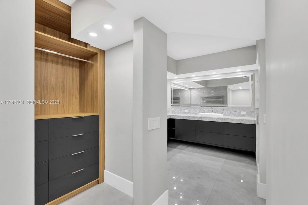 На продажу: $1,240,000 (3 спален, 2 ванн, 2056 Квадратных фут)