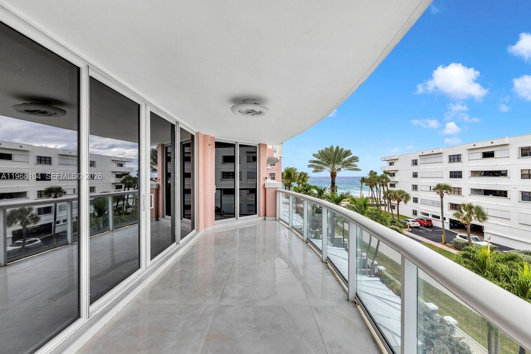 На продажу: $1,240,000 (3 спален, 2 ванн, 2056 Квадратных фут)