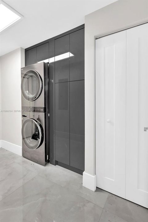 На продажу: $1,240,000 (3 спален, 2 ванн, 2056 Квадратных фут)