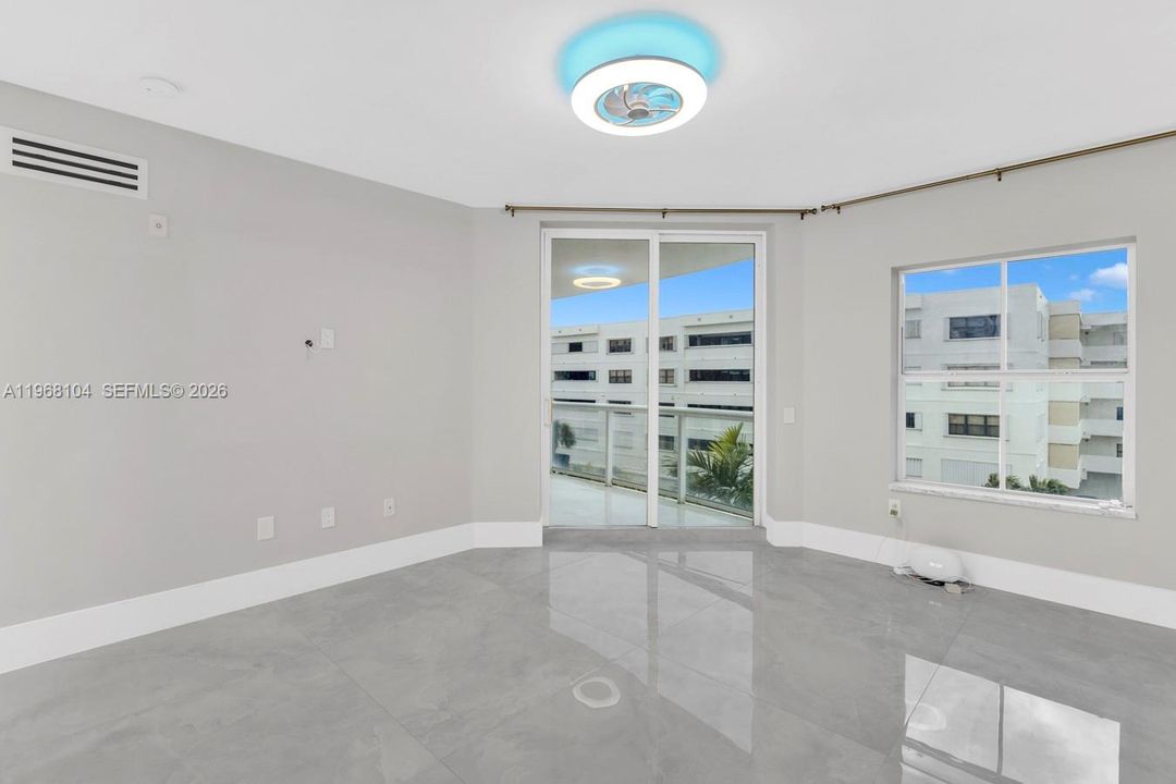 На продажу: $1,240,000 (3 спален, 2 ванн, 2056 Квадратных фут)