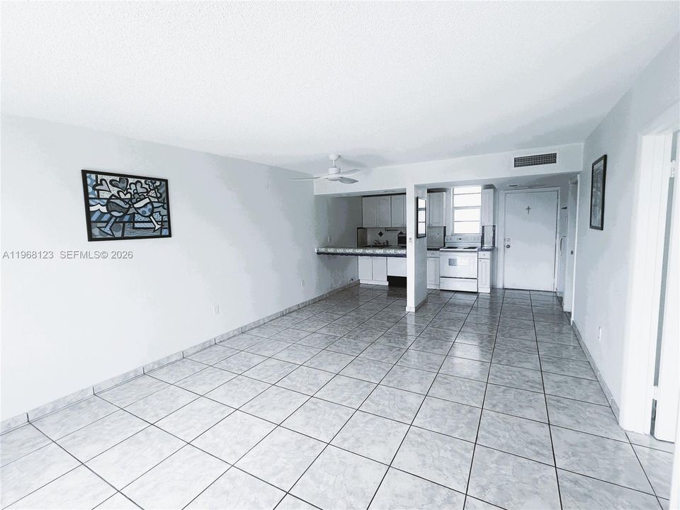For Sale: $164,500 (1 beds, 1 baths, 768 Square Feet)