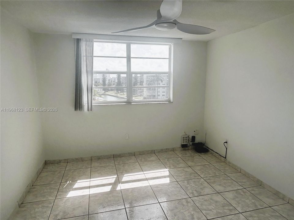 For Sale: $164,500 (1 beds, 1 baths, 768 Square Feet)