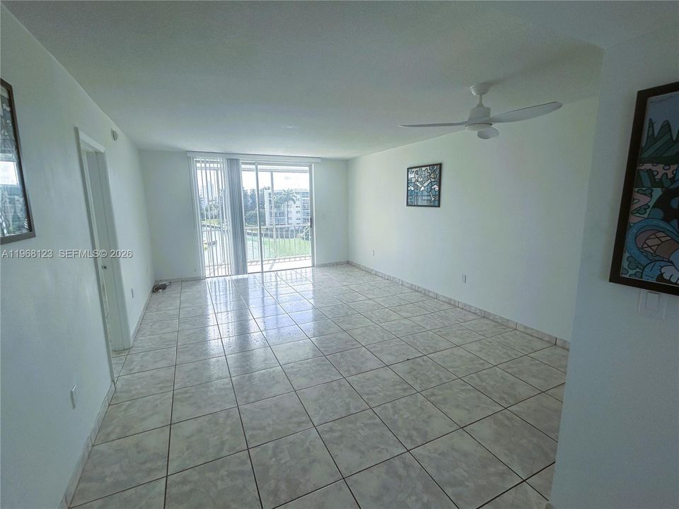 For Sale: $164,500 (1 beds, 1 baths, 768 Square Feet)
