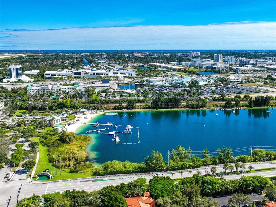 Под контрактом: $349,000 (2 спален, 2 ванн, 1100 Квадратных фут)