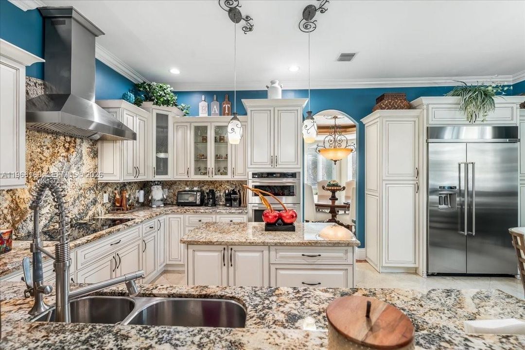 For Sale: $1,895,000 (6 beds, 5 baths, 4256 Square Feet)
