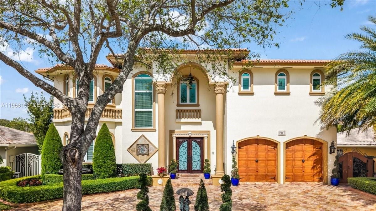 For Sale: $1,895,000 (6 beds, 5 baths, 4256 Square Feet)