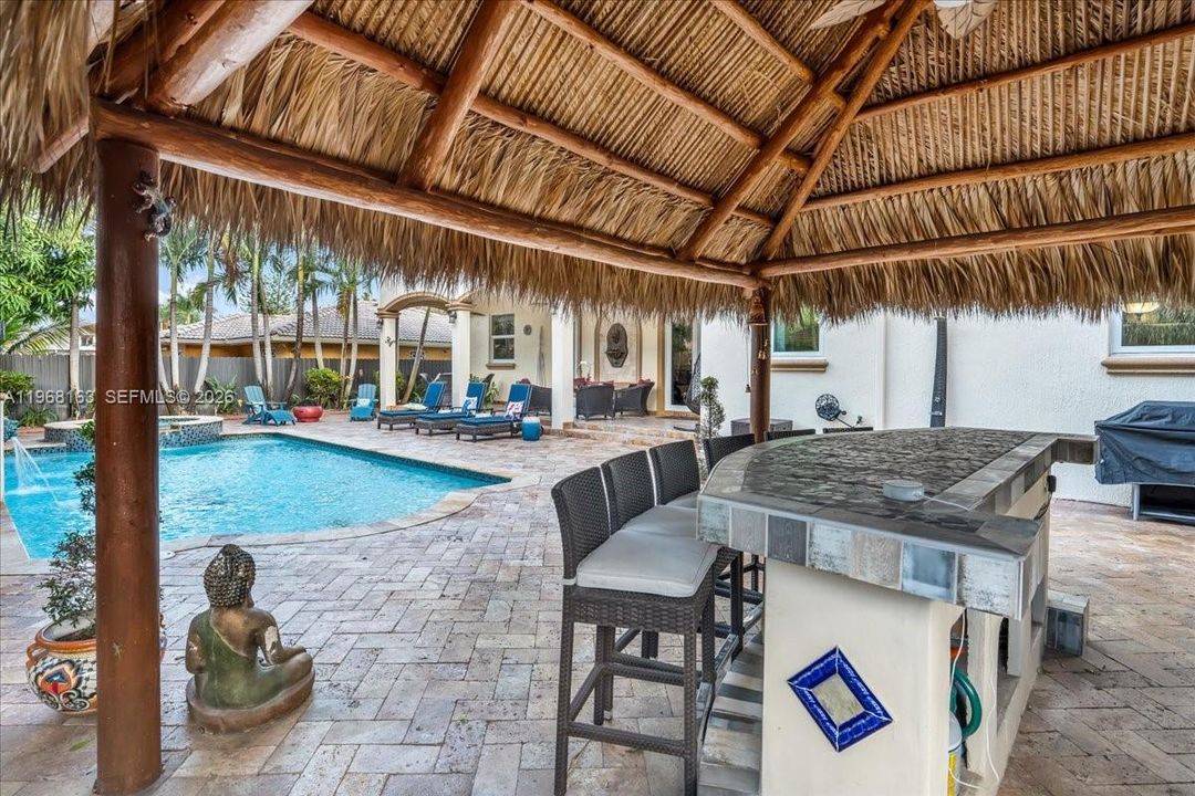 OUTDOOR KITCHEN/BBQ