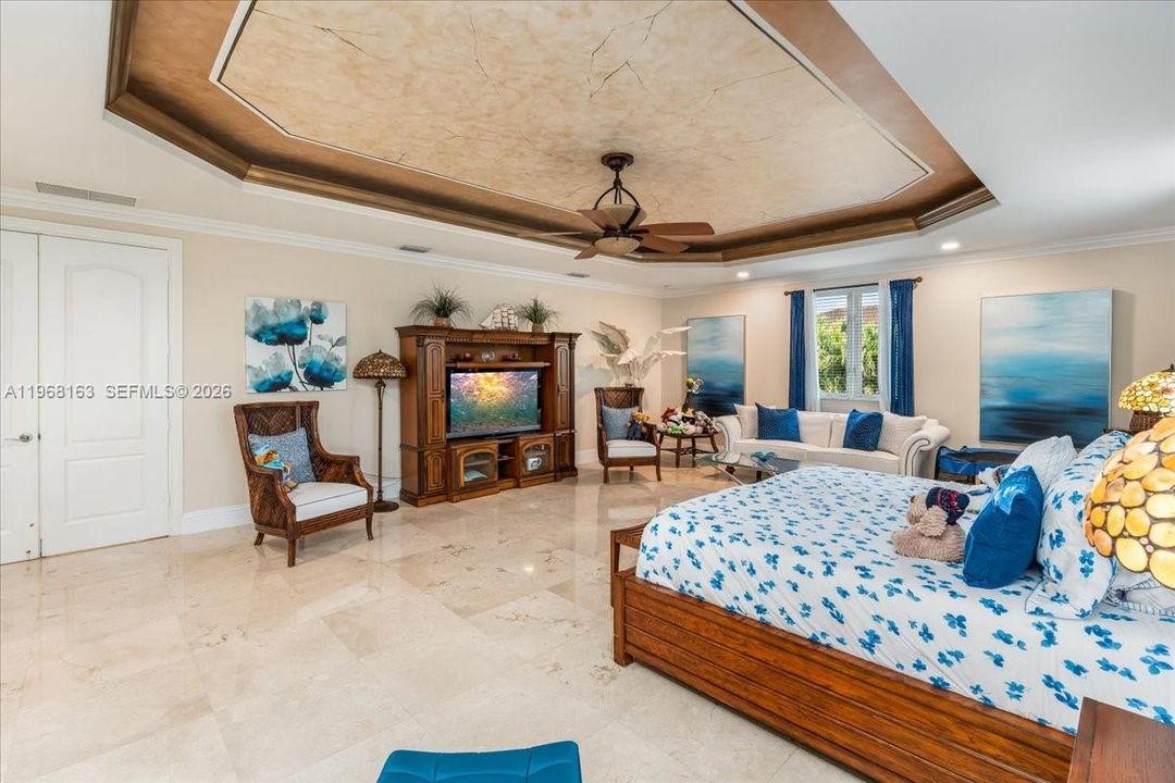 For Sale: $1,895,000 (6 beds, 5 baths, 4256 Square Feet)