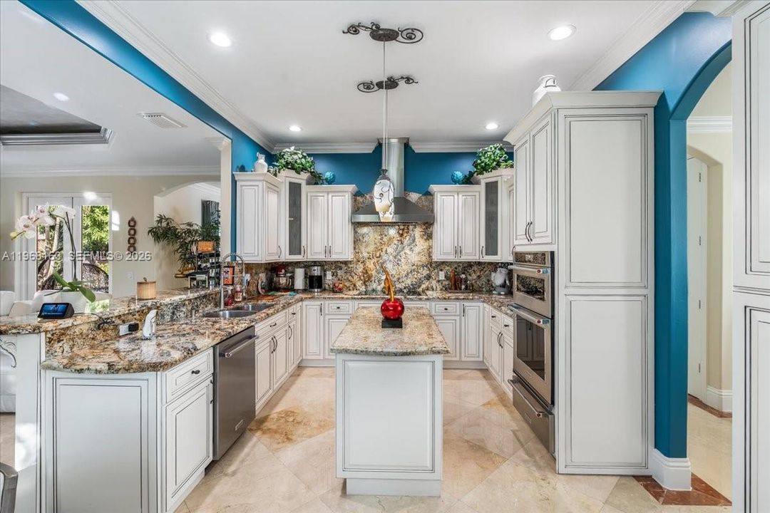 For Sale: $1,895,000 (6 beds, 5 baths, 4256 Square Feet)