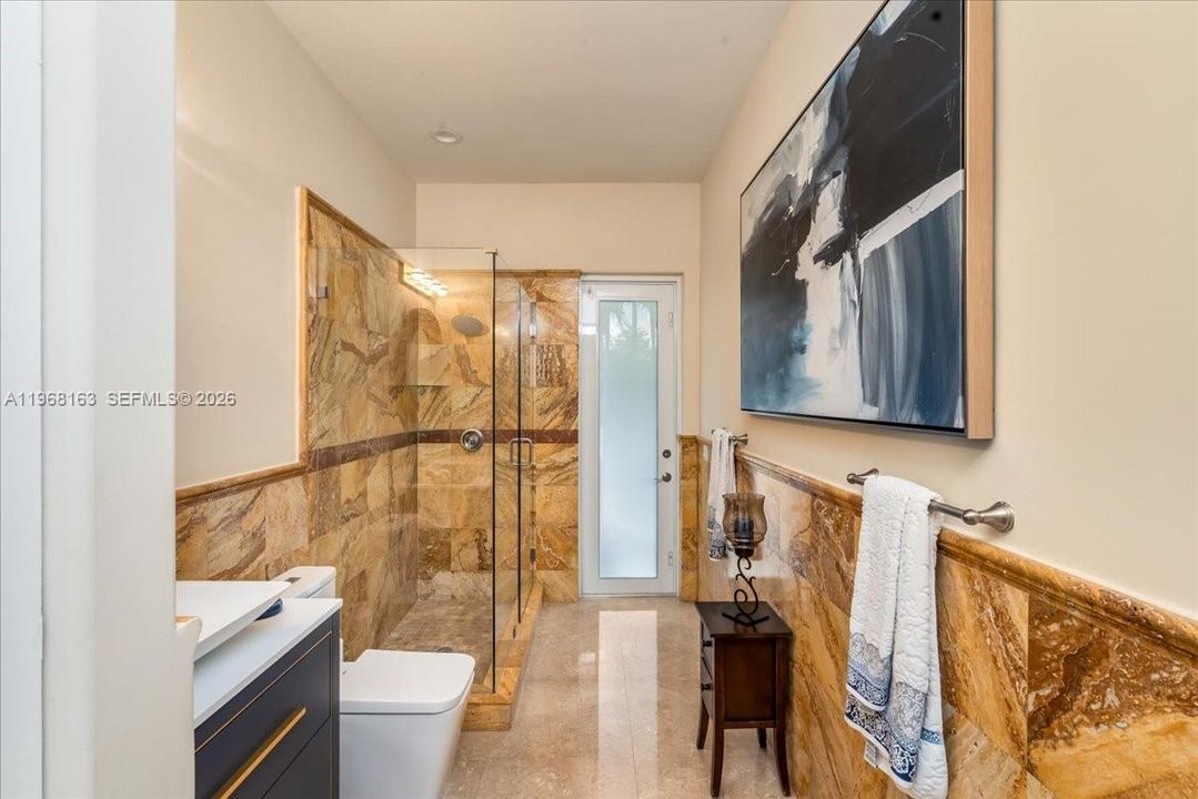 For Sale: $1,895,000 (6 beds, 5 baths, 4256 Square Feet)