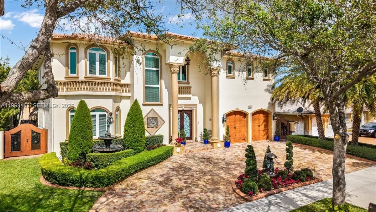 For Sale: $1,895,000 (6 beds, 5 baths, 4256 Square Feet)