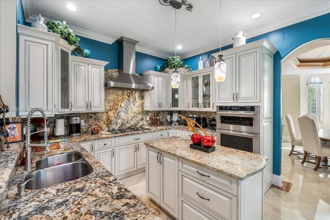 For Sale: $1,895,000 (6 beds, 5 baths, 4256 Square Feet)