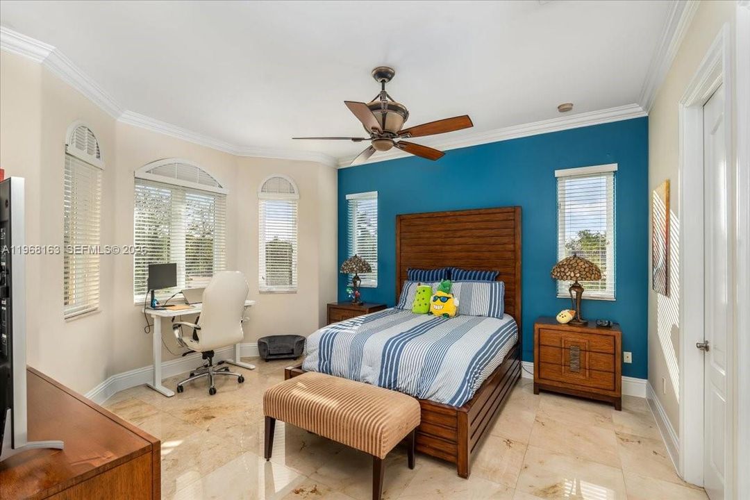 For Sale: $1,895,000 (6 beds, 5 baths, 4256 Square Feet)