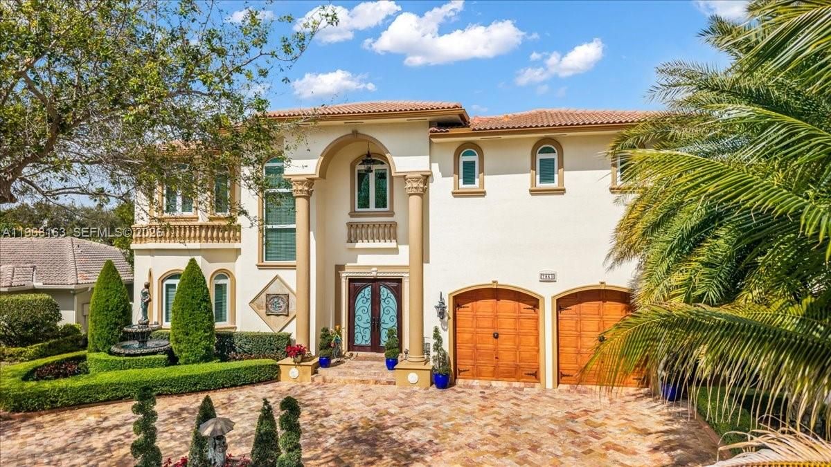For Sale: $1,895,000 (6 beds, 5 baths, 4256 Square Feet)