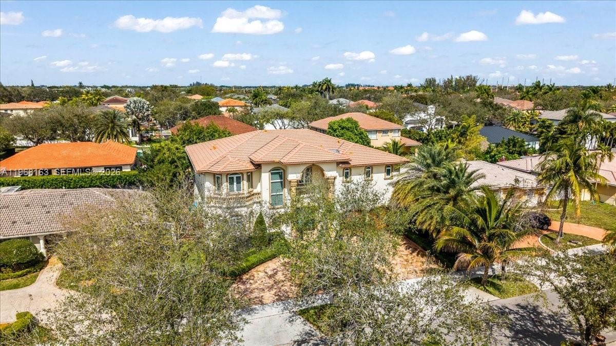 For Sale: $1,895,000 (6 beds, 5 baths, 4256 Square Feet)