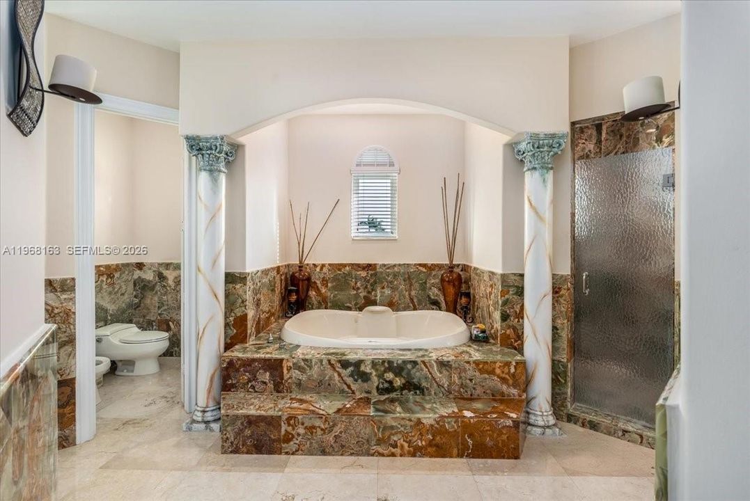 For Sale: $1,895,000 (6 beds, 5 baths, 4256 Square Feet)