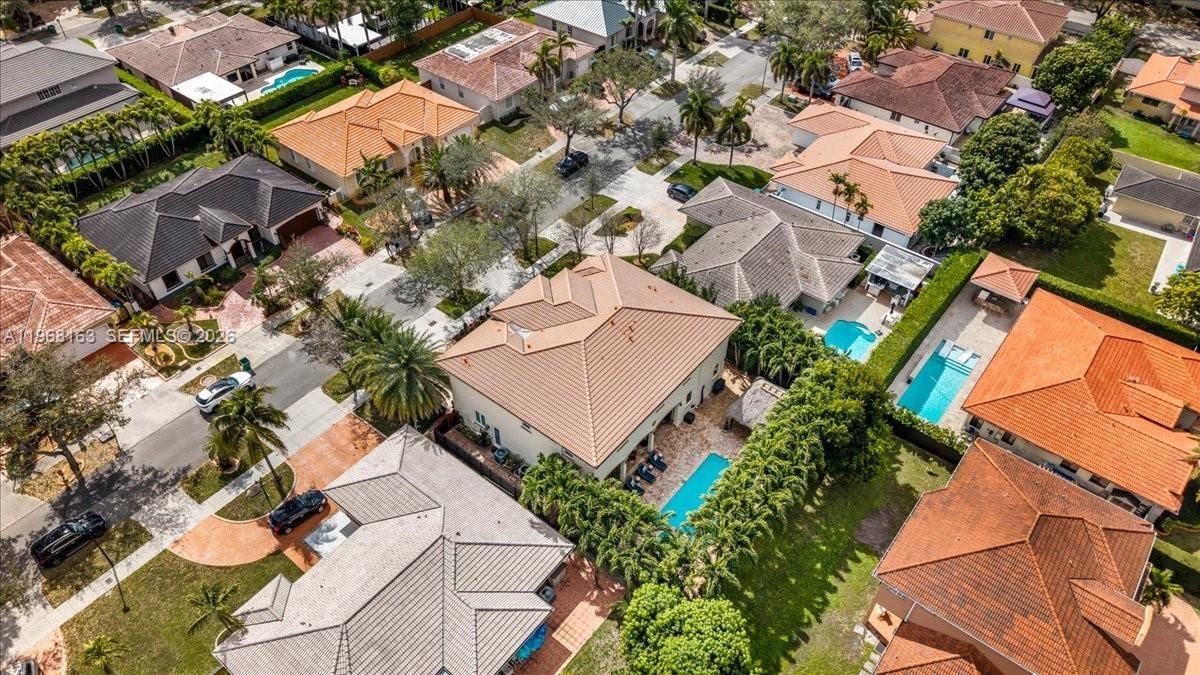 For Sale: $1,895,000 (6 beds, 5 baths, 4256 Square Feet)