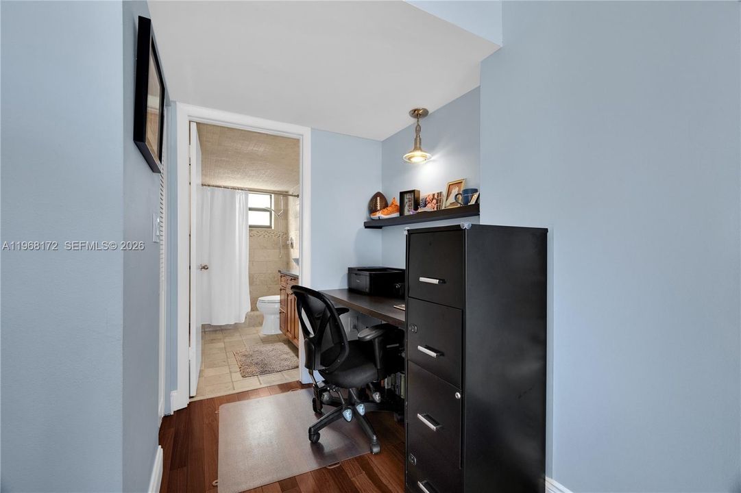 For Sale: $360,000 (2 beds, 2 baths, 1073 Square Feet)
