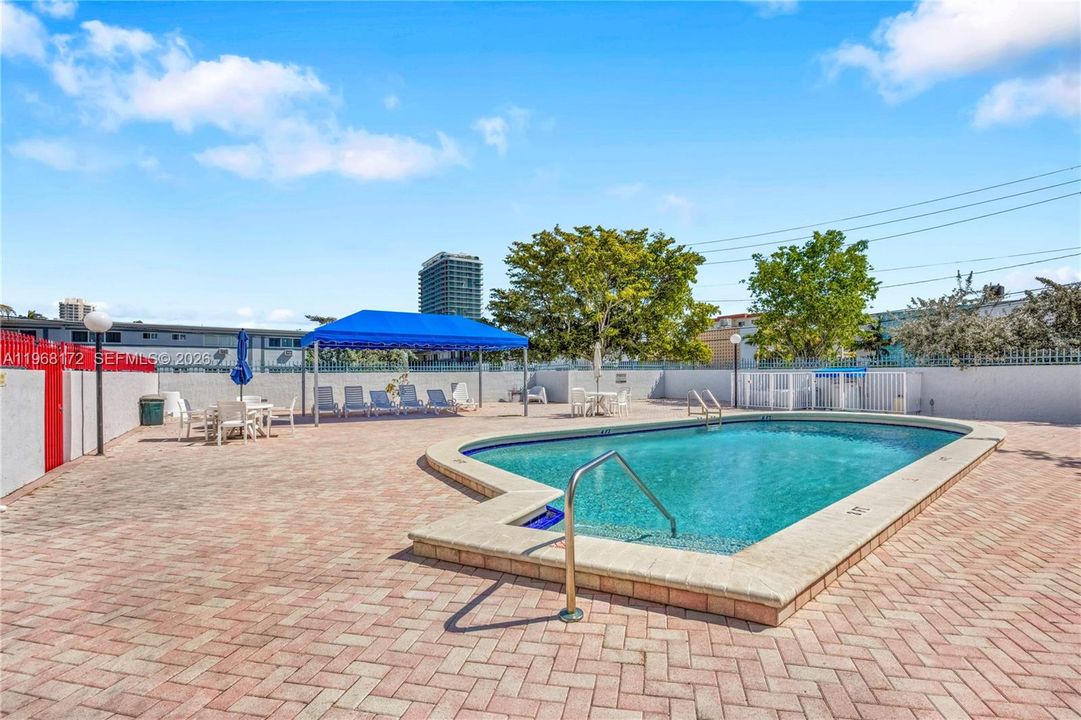For Sale: $360,000 (2 beds, 2 baths, 1073 Square Feet)