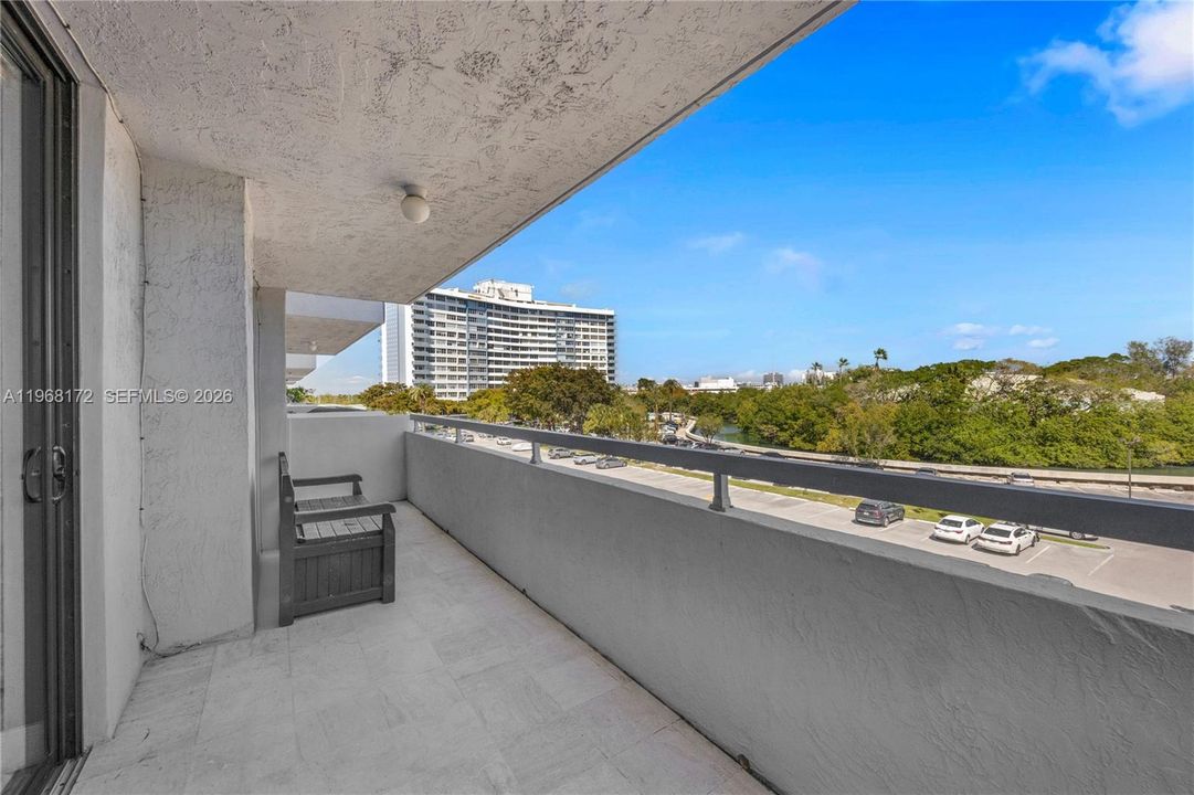 For Sale: $360,000 (2 beds, 2 baths, 1073 Square Feet)