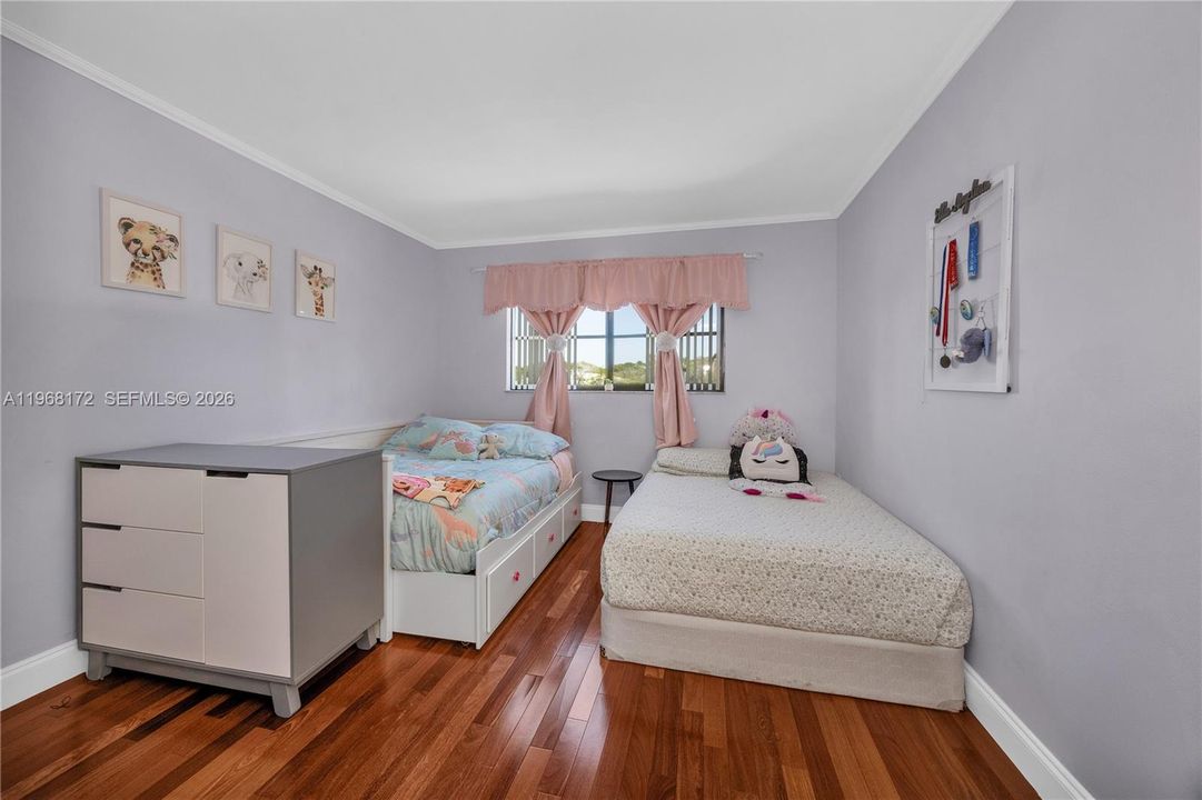 For Sale: $360,000 (2 beds, 2 baths, 1073 Square Feet)