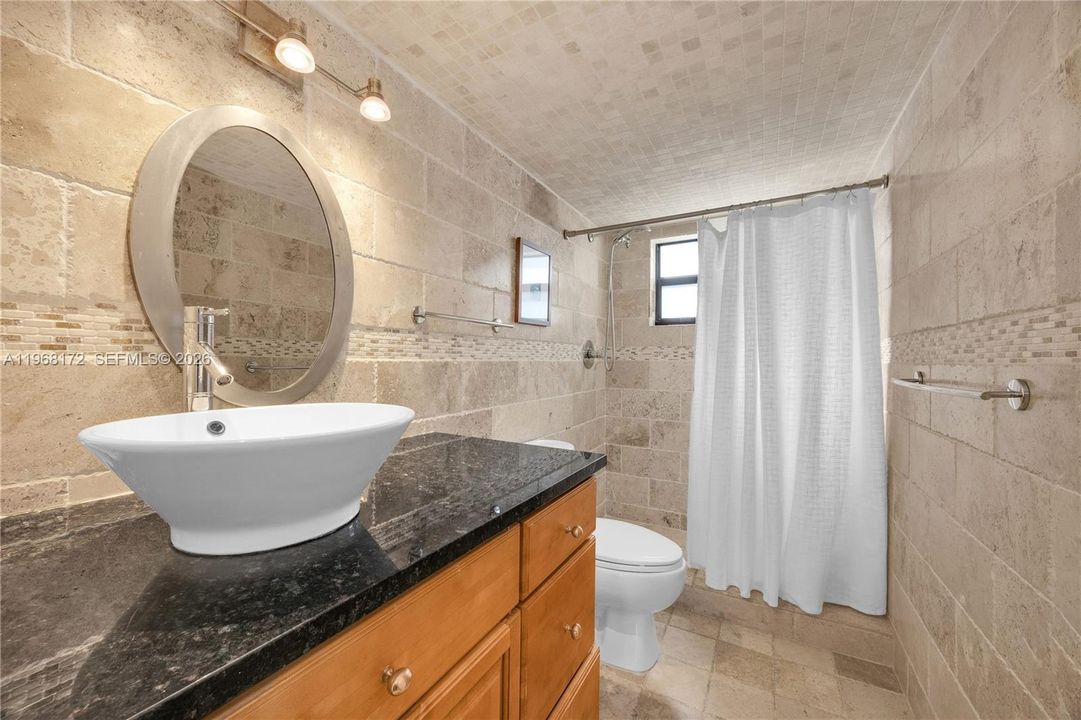 For Sale: $360,000 (2 beds, 2 baths, 1073 Square Feet)