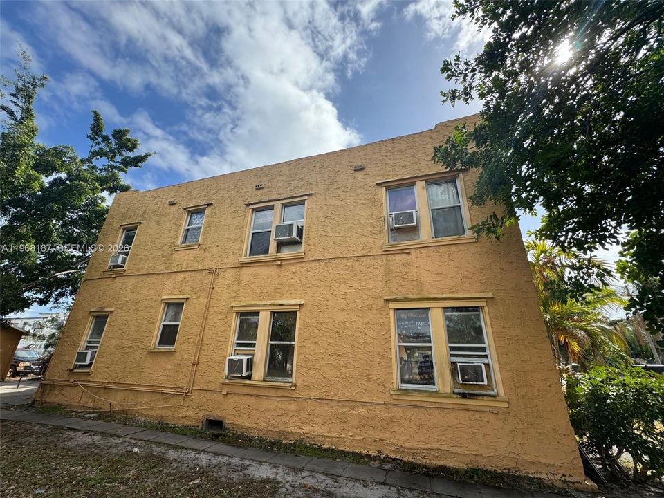 For Sale: $975,000 (0 beds, 0 baths, 2976 Square Feet)