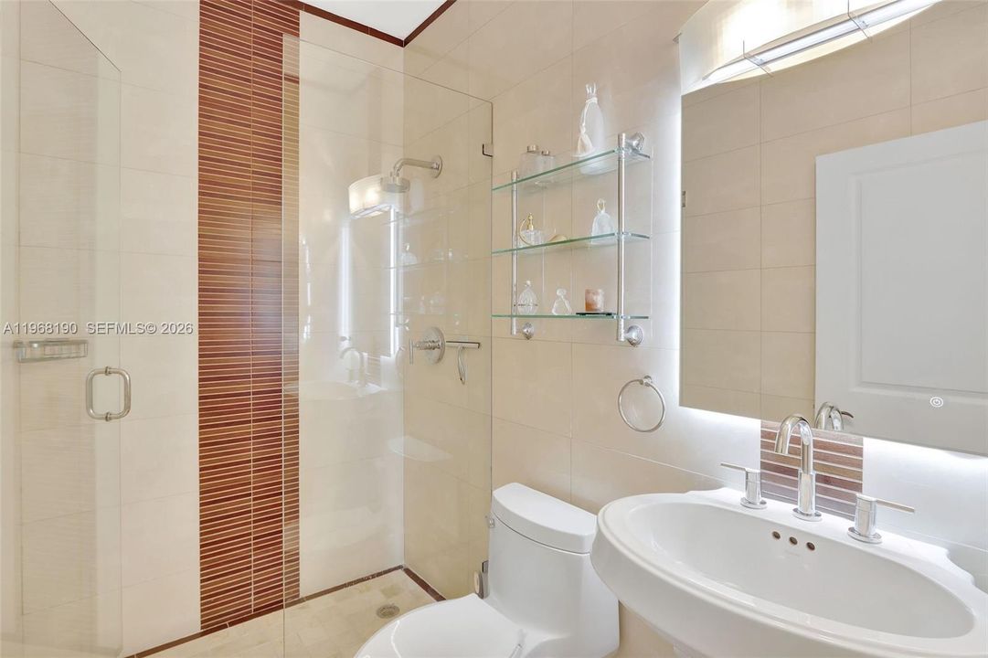 Guest-Bathroom 4