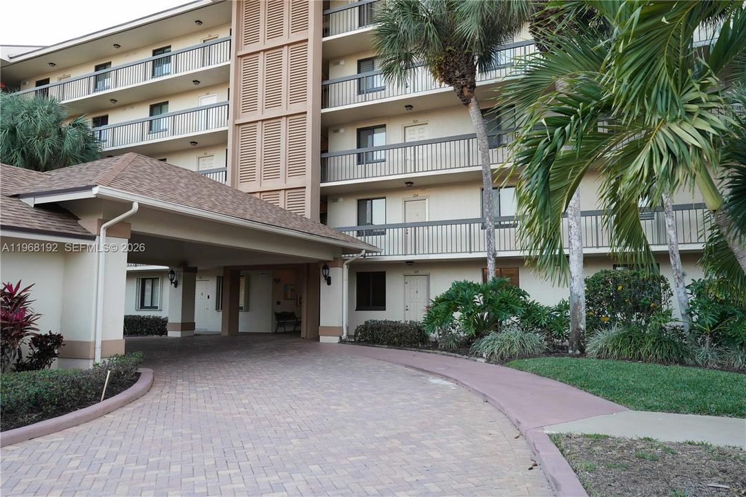 For Sale: $549,000 (2 beds, 2 baths, 1385 Square Feet)