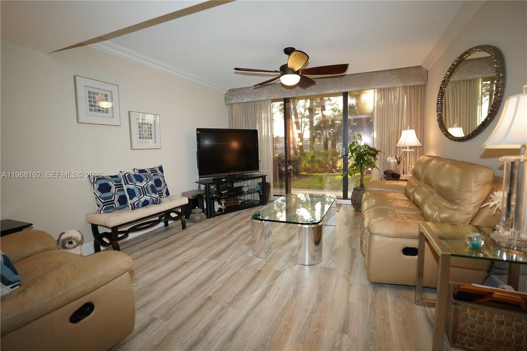 For Sale: $549,000 (2 beds, 2 baths, 1385 Square Feet)