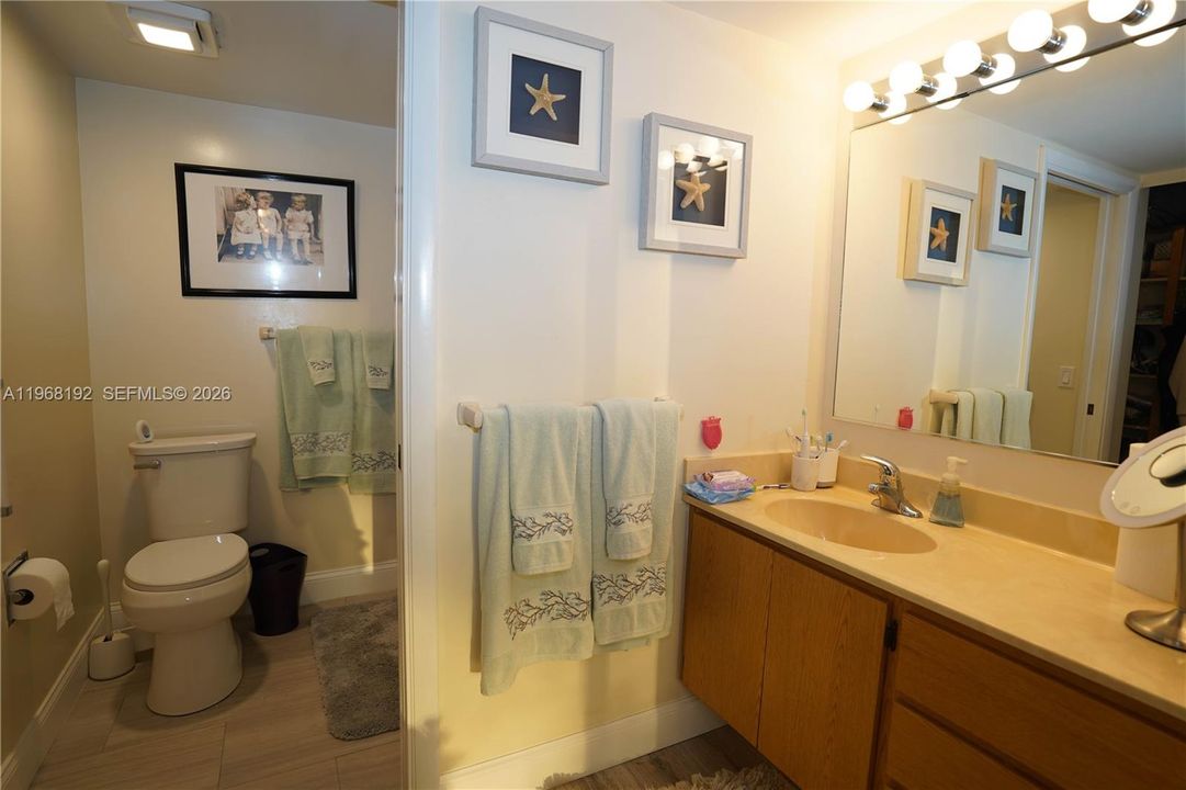 For Sale: $549,000 (2 beds, 2 baths, 1385 Square Feet)