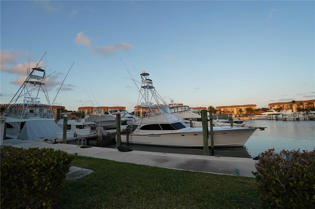 For Sale: $549,000 (2 beds, 2 baths, 1385 Square Feet)