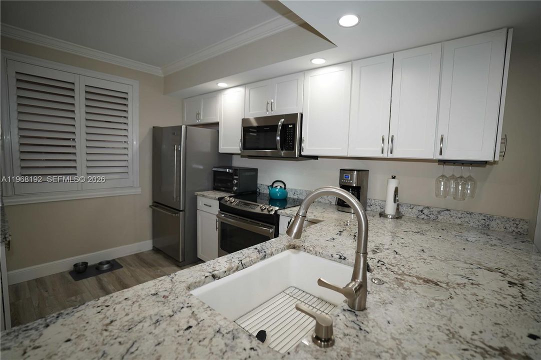 For Sale: $549,000 (2 beds, 2 baths, 1385 Square Feet)